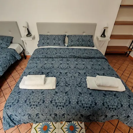 Spaccanapoli House-2